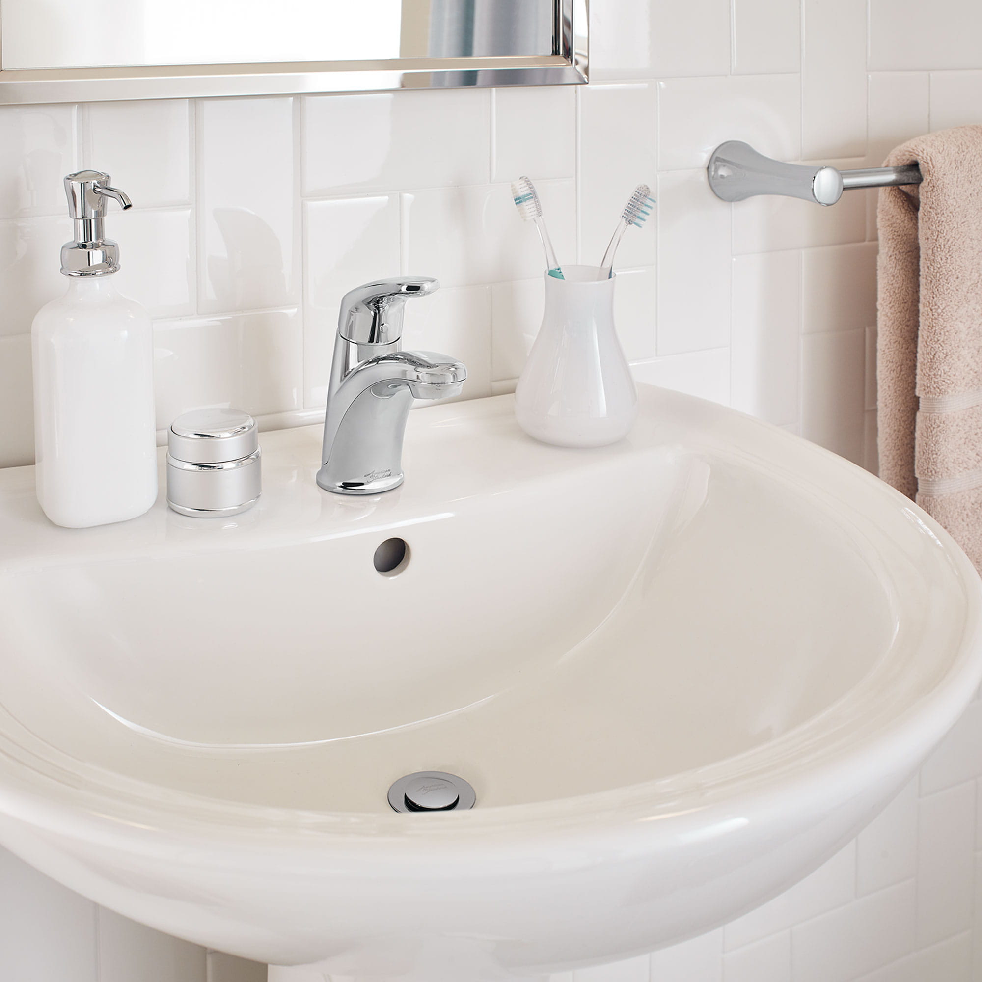 Colony PRO Single Hole Single Handle Bathroom Faucet 12 gpm 45 L min With Lever Handle CHROME